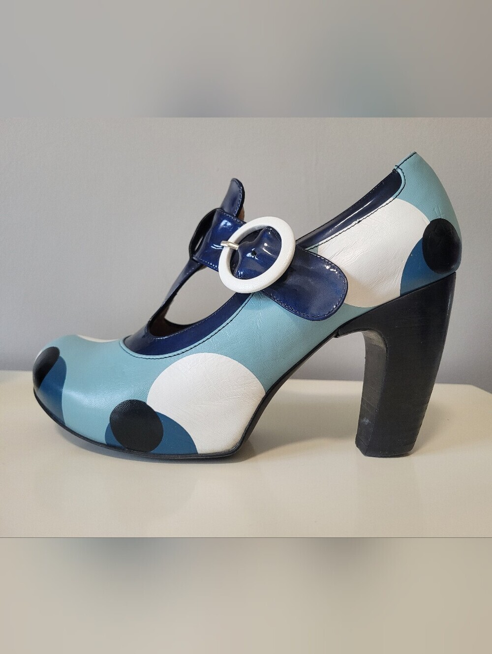 Fluevog Views Arbus Leather T-Strap Heels, Size 8 - Picture 6 of 12